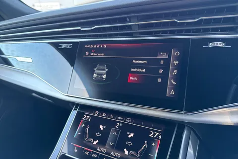 44 of 56 for Audi Q8 S line 55 TFSI quattro 340 PS tiptronic