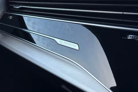 49 of 56 for Audi Q8 S line 55 TFSI quattro 340 PS tiptronic