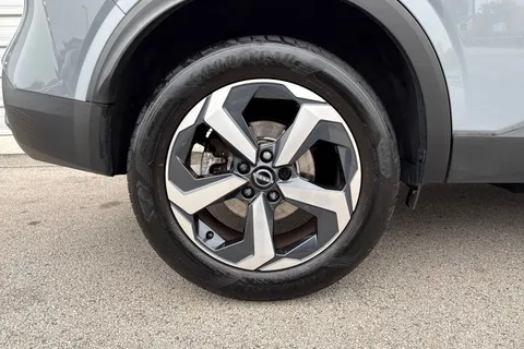 DE72LCA Nissan Qashqai 1.3 DIG-T MHEV N-Connecta XTRON Euro 6 (s/s) 5dr Thumbnail #11