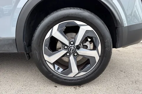 DE72LCA Nissan Qashqai 1.3 DIG-T MHEV N-Connecta XTRON Euro 6 (s/s) 5dr Thumbnail #14