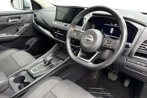 DE72LCA Nissan Qashqai 1.3 DIG-T MHEV N-Connecta XTRON Euro 6 (s/s) 5dr Thumbnail #15