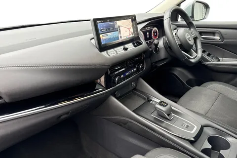 DE72LCA Nissan Qashqai 1.3 DIG-T MHEV N-Connecta XTRON Euro 6 (s/s) 5dr Thumbnail #16