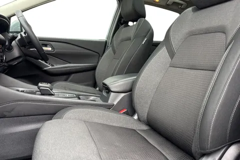 DE72LCA Nissan Qashqai 1.3 DIG-T MHEV N-Connecta XTRON Euro 6 (s/s) 5dr Thumbnail #17