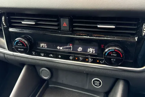 DE72LCA Nissan Qashqai 1.3 DIG-T MHEV N-Connecta XTRON Euro 6 (s/s) 5dr Thumbnail #23