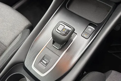 DE72LCA Nissan Qashqai 1.3 DIG-T MHEV N-Connecta XTRON Euro 6 (s/s) 5dr Thumbnail #24