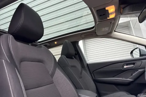 DE72LCA Nissan Qashqai 1.3 DIG-T MHEV N-Connecta XTRON Euro 6 (s/s) 5dr Thumbnail #25