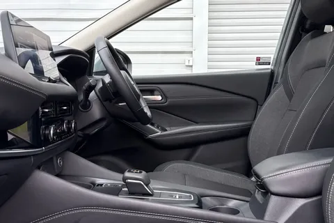 DE72LCA Nissan Qashqai 1.3 DIG-T MHEV N-Connecta XTRON Euro 6 (s/s) 5dr Thumbnail #36