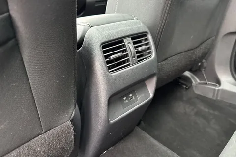 DE72LCA Nissan Qashqai 1.3 DIG-T MHEV N-Connecta XTRON Euro 6 (s/s) 5dr Thumbnail #38