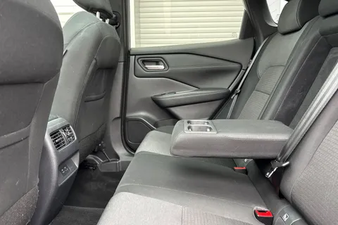 DE72LCA Nissan Qashqai 1.3 DIG-T MHEV N-Connecta XTRON Euro 6 (s/s) 5dr Thumbnail #40