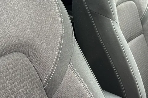 DE72LCA Nissan Qashqai 1.3 DIG-T MHEV N-Connecta XTRON Euro 6 (s/s) 5dr Thumbnail #42