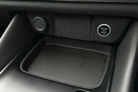 DE72LCA Nissan Qashqai 1.3 DIG-T MHEV N-Connecta XTRON Euro 6 (s/s) 5dr Thumbnail #54