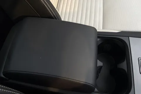 KO73YMK Land Rover Discovery Sport 1.5 P300e Dynamic HSE 5dr Thumbnail #48