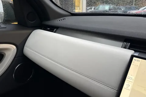 KO73YMK Land Rover Discovery Sport 1.5 P300e Dynamic HSE 5dr Thumbnail #51