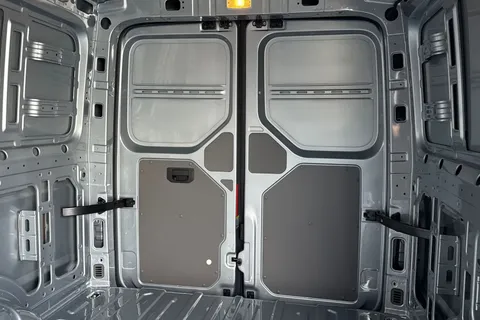 BK75JXD Volkswagen Crafter 2.0 TDI 163PS HDE Commerce (Business Pack) Low Roof Van Auto Thumbnail #19