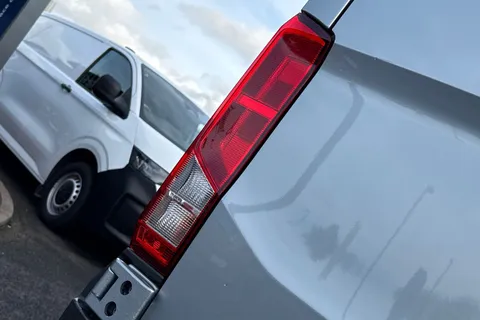 BK75JXD Volkswagen Crafter 2.0 TDI 163PS HDE Commerce (Business Pack) Low Roof Van Auto Thumbnail #34