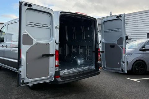 BK75JXD Volkswagen Crafter 2.0 TDI 163PS HDE Commerce (Business Pack) Low Roof Van Auto Thumbnail #39