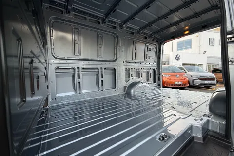 BK75JXD Volkswagen Crafter 2.0 TDI 163PS HDE Commerce (Business Pack) Low Roof Van Auto Thumbnail #44