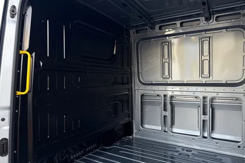 BK75JXD Volkswagen Crafter 2.0 TDI 163PS HDE Commerce (Business Pack) Low Roof Van Auto Thumbnail #46