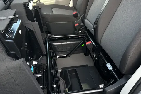 BK75JXD Volkswagen Crafter 2.0 TDI 163PS HDE Commerce (Business Pack) Low Roof Van Auto Thumbnail #52