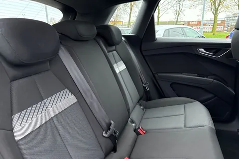 19 of 66 for Audi Q4 e-tron Q4 Sport 35 e-tron 125,00 kW