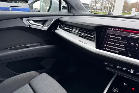 20 of 66 for Audi Q4 e-tron Q4 Sport 35 e-tron 125,00 kW