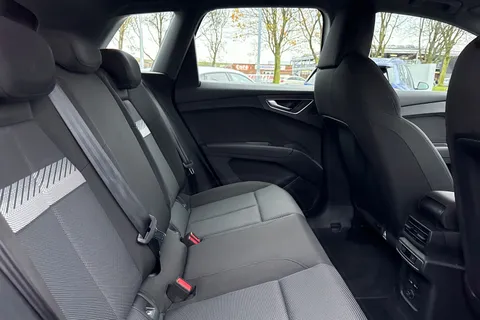 38 of 66 for Audi Q4 e-tron Q4 Sport 35 e-tron 125,00 kW