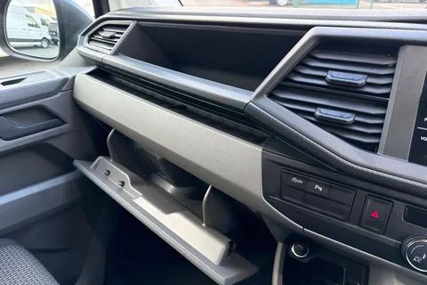 DG74EDU Volkswagen Transporter T28 Highline SWB 110 PS 2.0 TDI 5sp - LED's / Nav Thumbnail #35