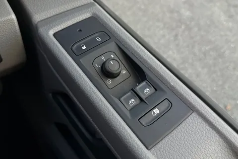 DG74EDU Volkswagen Transporter T28 Highline SWB 110 PS 2.0 TDI 5sp - LED's / Nav Thumbnail #43