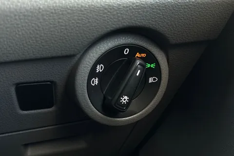 DG74EDU Volkswagen Transporter T28 Highline SWB 110 PS 2.0 TDI 5sp - LED's / Nav Thumbnail #44