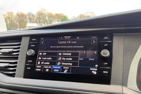 DG74EDU Volkswagen Transporter T28 Highline SWB 110 PS 2.0 TDI 5sp - LED's / Nav Thumbnail #48