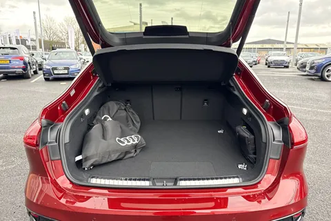 Audi A5 2.0 e-hybrid 25.9kWh S line Saloon S Tronic quattro Euro 6 (s/s) 5dr Thumbnail #7