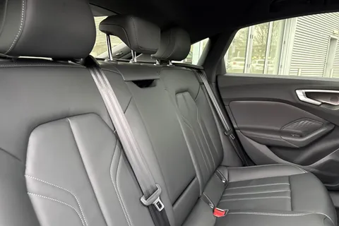 Audi A5 2.0 e-hybrid 25.9kWh S line Saloon S Tronic quattro Euro 6 (s/s) 5dr Thumbnail #19