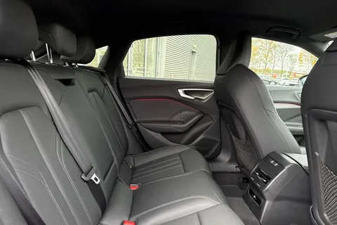 Audi A5 2.0 e-hybrid 25.9kWh S line Saloon S Tronic quattro Euro 6 (s/s) 5dr Thumbnail #38