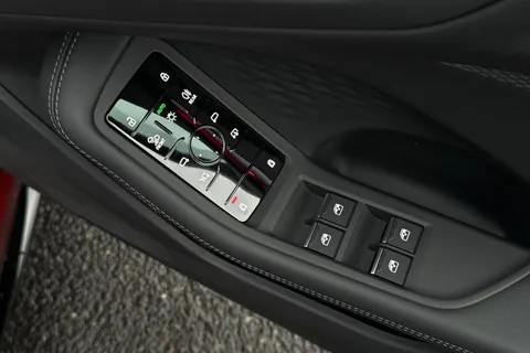 Audi A5 2.0 e-hybrid 25.9kWh S line Saloon S Tronic quattro Euro 6 (s/s) 5dr Thumbnail #48