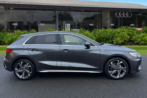 Audi A3 1.5 TFSI S line Sportback Euro 6 (s/s) 5dr Thumbnail #4