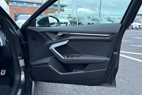 Audi A3 1.5 TFSI S line Sportback Euro 6 (s/s) 5dr Thumbnail #47