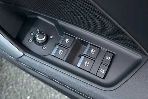 Audi A3 1.5 TFSI S line Sportback Euro 6 (s/s) 5dr Thumbnail #48