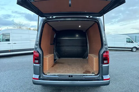 DC24RYK Volkswagen Transporter T28 Panel van Highline SWB 150 PS 2.0 TDI 7sp DSG - LED's/Tailgate Thumbnail #7
