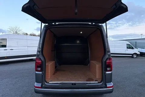 DG74CXM Volkswagen Transporter 2.0 TDI 150 Highline Van DSG Thumbnail #7