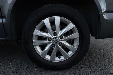 DC24RYK Volkswagen Transporter T28 Panel van Highline SWB 150 PS 2.0 TDI 7sp DSG - LED's/Tailgate Thumbnail #12