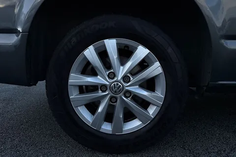 DG74CXM Volkswagen Transporter 2.0 TDI 150 Highline Van DSG Thumbnail #11