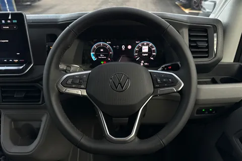 BG75LZV Volkswagen Crafter 2.0 TDI 140PS Commerce Plus High Roof Auto-Twin Slider Thumbnail #13