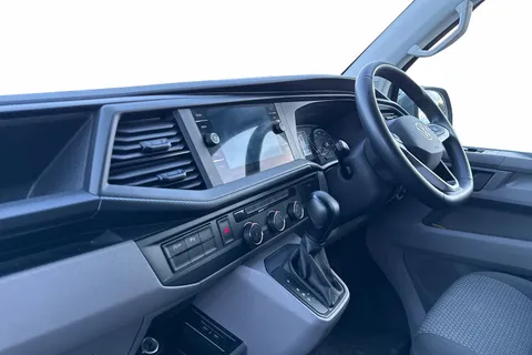 DG74CXM Volkswagen Transporter 2.0 TDI 150 Highline Van DSG Thumbnail #15