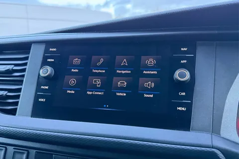 DG74CXM Volkswagen Transporter 2.0 TDI 150 Highline Van DSG Thumbnail #17