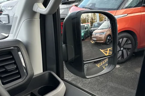 BG75LZV Volkswagen Crafter 2.0 TDI 140PS Commerce Plus High Roof Auto-Twin Slider Thumbnail #18