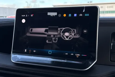 BG75LZV Volkswagen Crafter 2.0 TDI 140PS Commerce Plus High Roof Auto-Twin Slider Thumbnail #19