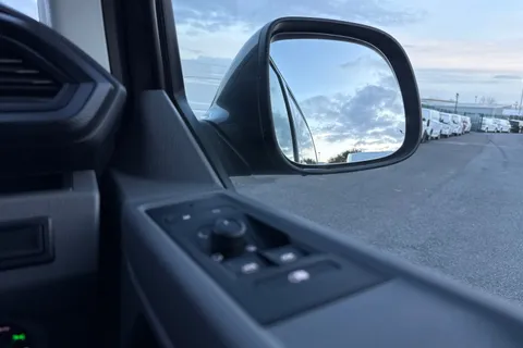 DG74CXM Volkswagen Transporter 2.0 TDI 150 Highline Van DSG Thumbnail #21