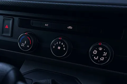 DG74CXM Volkswagen Transporter 2.0 TDI 150 Highline Van DSG Thumbnail #22