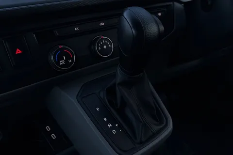 DG74CXM Volkswagen Transporter 2.0 TDI 150 Highline Van DSG Thumbnail #23