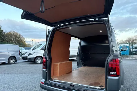 DC24RYK Volkswagen Transporter T28 Panel van Highline SWB 150 PS 2.0 TDI 7sp DSG - LED's/Tailgate Thumbnail #34